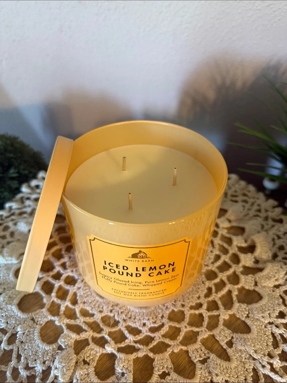 White Barn Iced Lemon Pound Cake Candle - Yellow - Picture 3 of 4